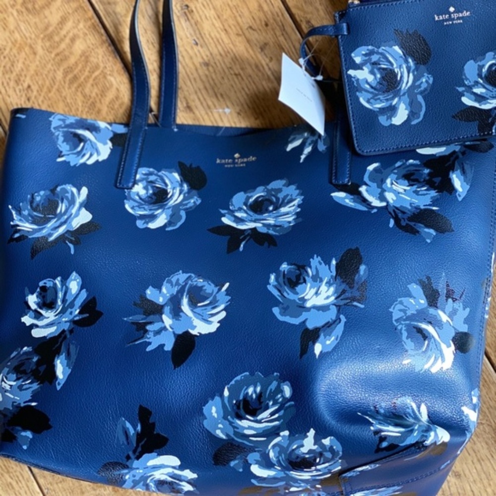 Nwt Kate spade reversible floral tote+wristlet - Picture 3 of 7
